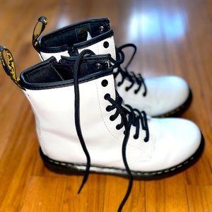 Girls size 3 white Dr marten boots